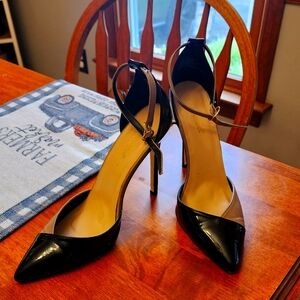 ShoeDazzle- Size 9- 2 tone Heel 4in.